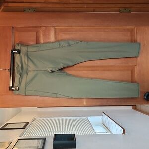 Cute stretchy leggings with side pockets